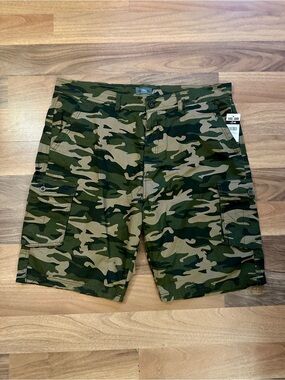 Camouflag Green Camo Utility Cargo Shorts